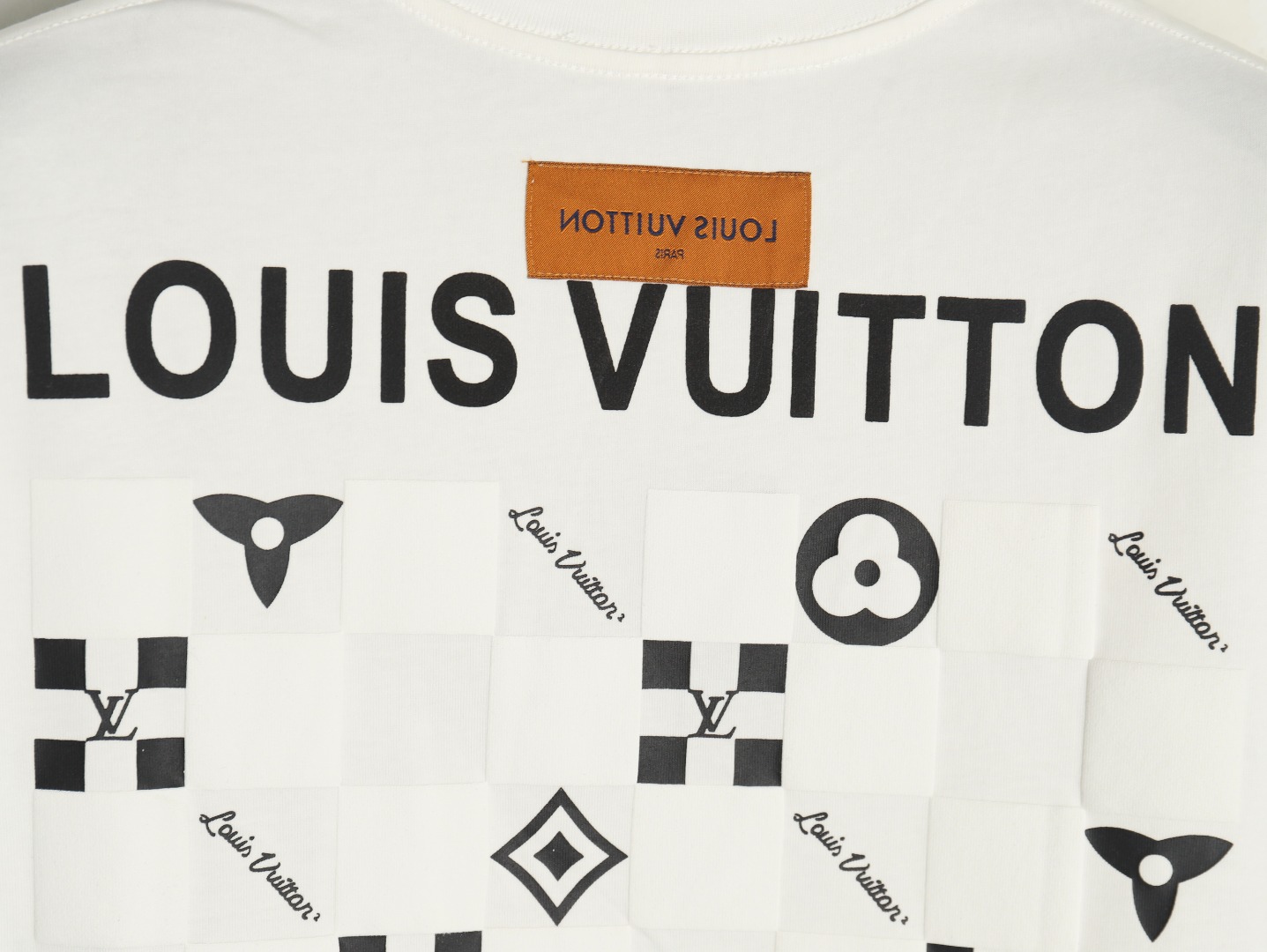 l0*is V*t0n back checkerboard short sleeve t-shirt