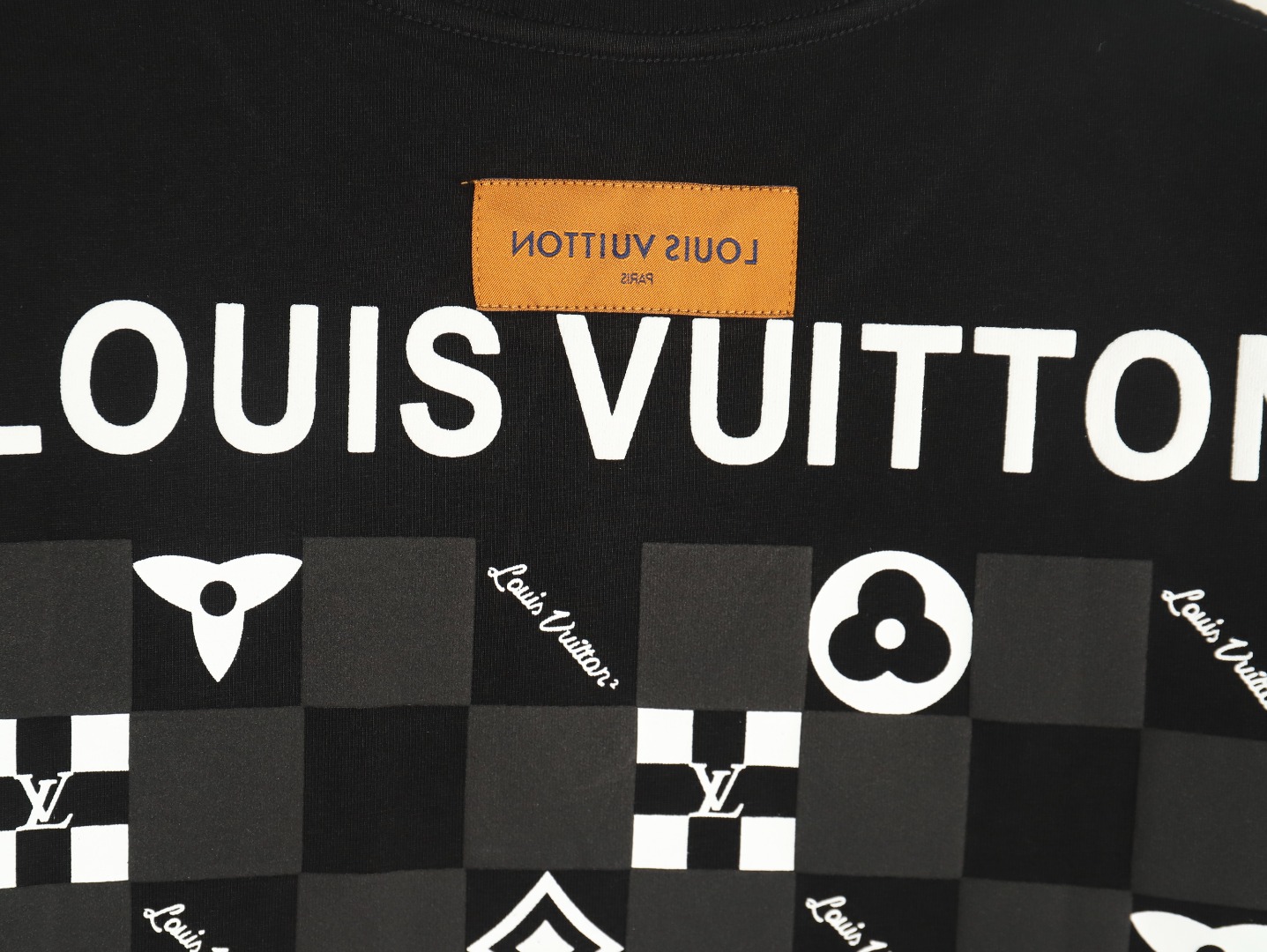 l0*is V*t0n back checkerboard short sleeve t-shirt tsk1