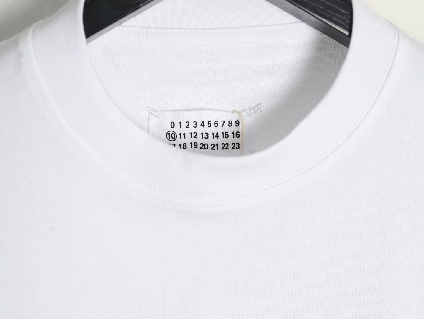 ma*s*n Ma*i*la patch short-sleeved t-shirt