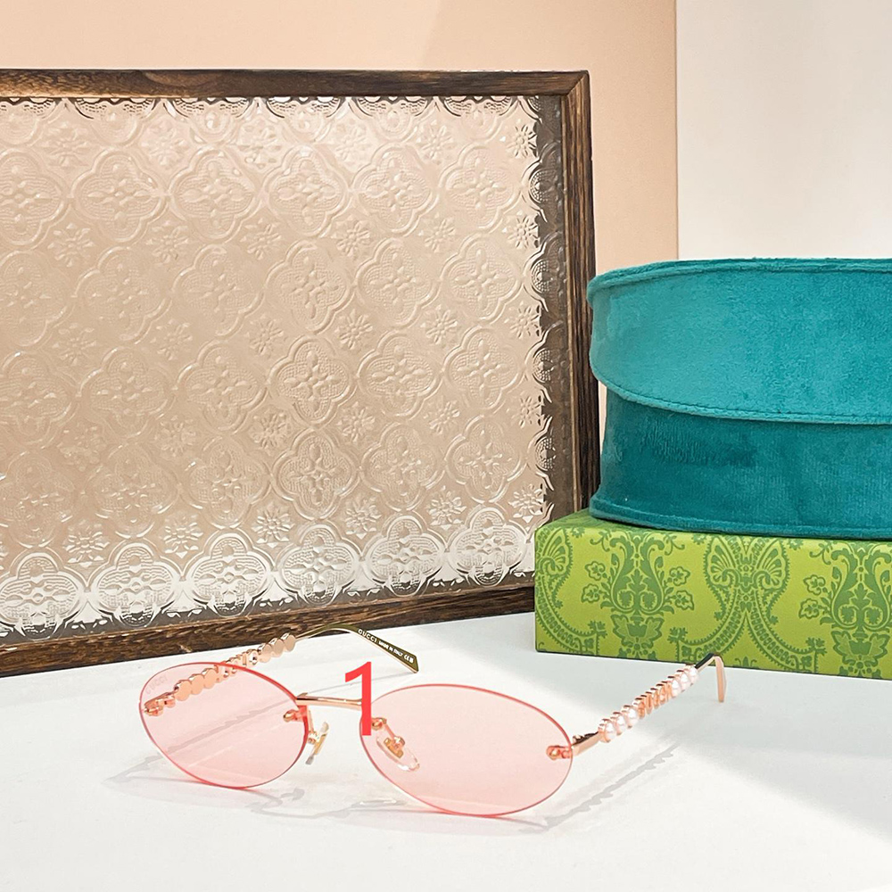 G*u*i oval frame sunglasses 820505