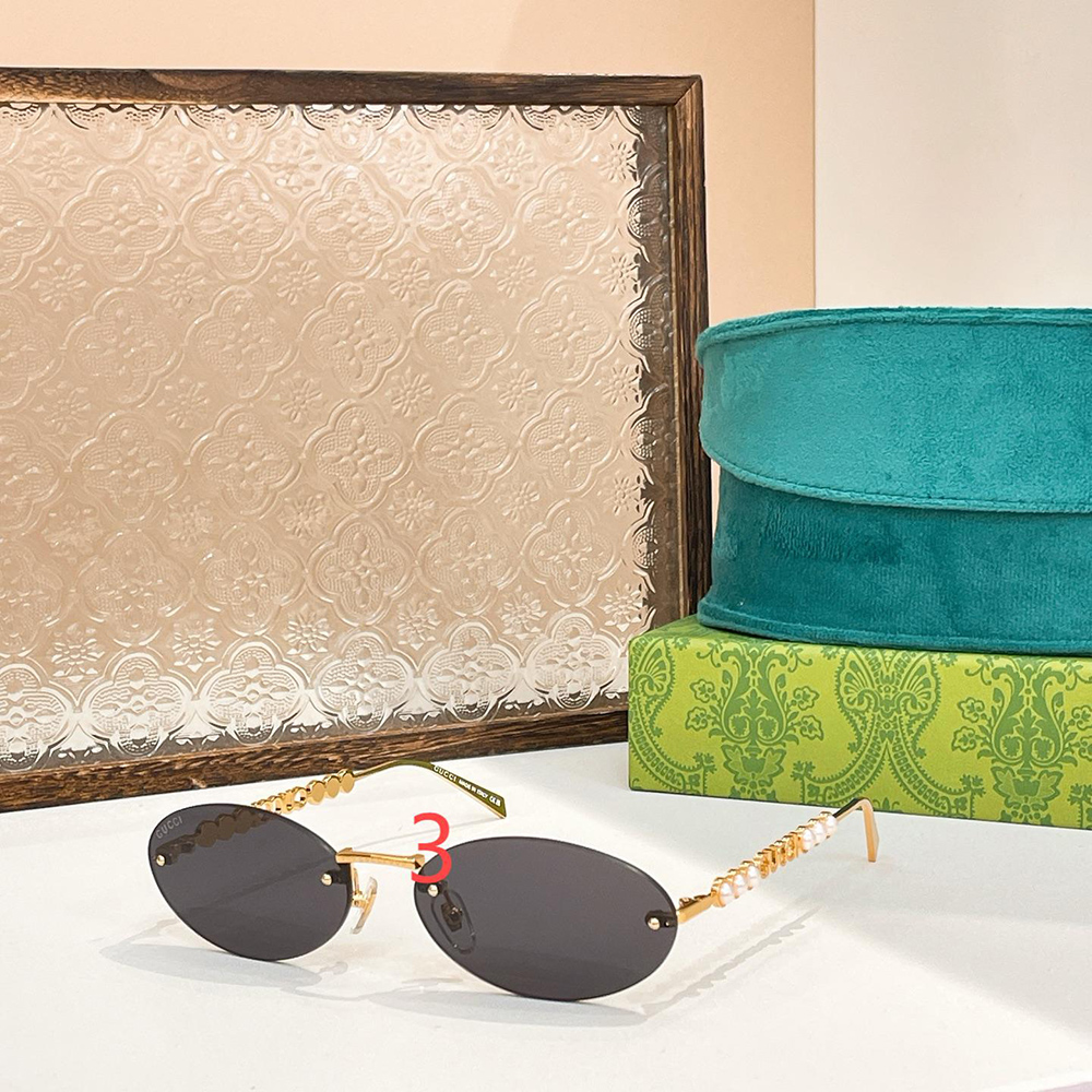 G*u*i oval frame sunglasses 820505