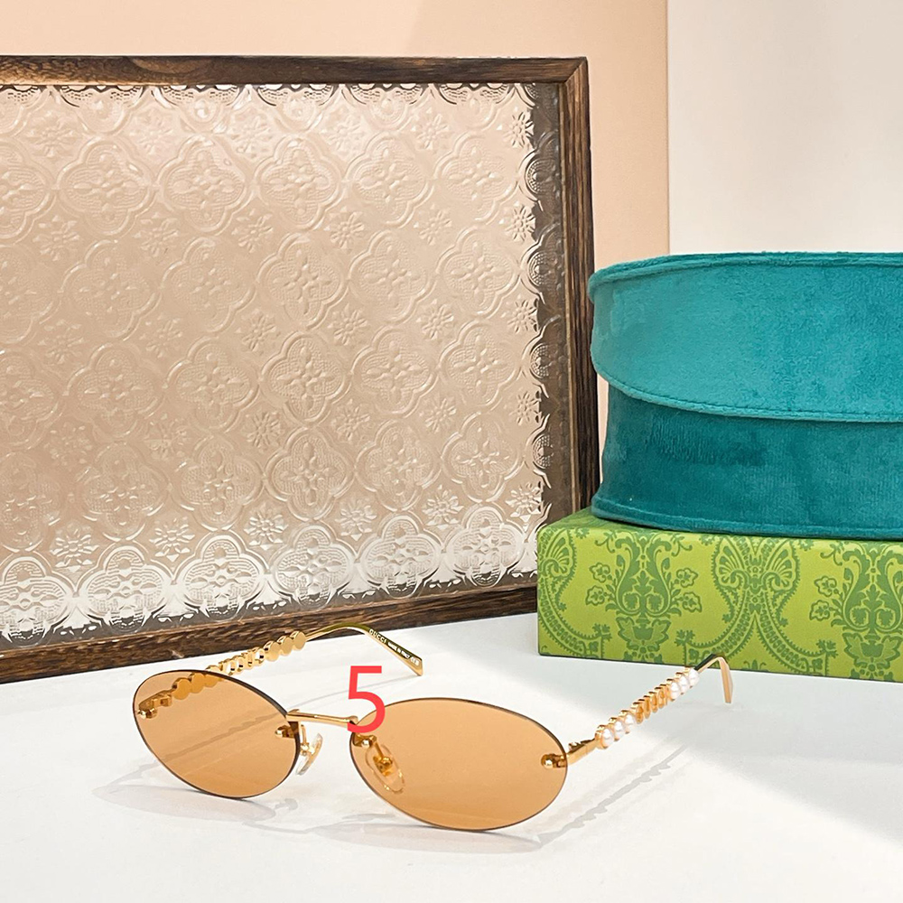 G*u*i oval frame sunglasses 820505