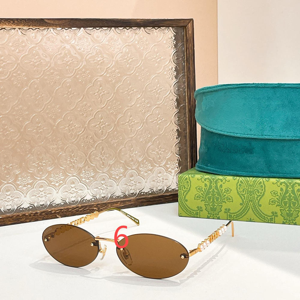 G*u*i oval frame sunglasses 820505