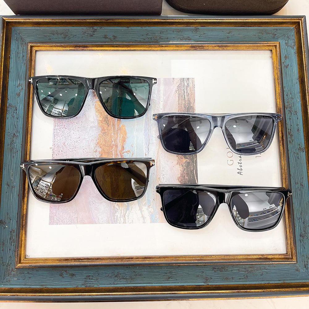 Tom Ford Eyewear Fletcher Square Frame Sunglasses FT0832N