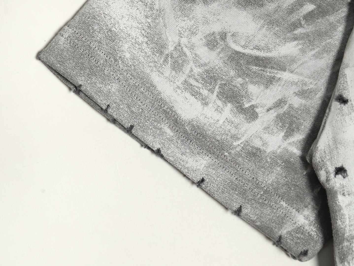 Ba*len*cia*ga mud-dyed graffiti embroidered washed short-sleeved t-shirt