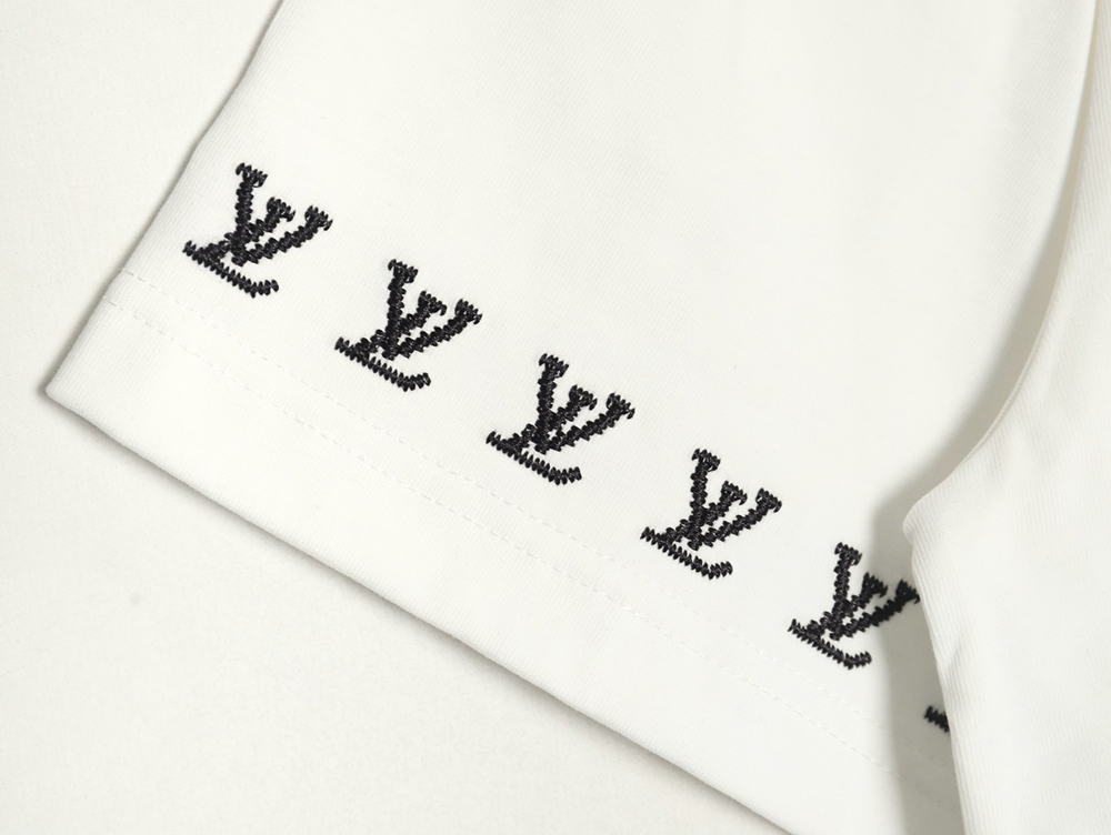 l0*is V*t0n double sleeve badge slogan embroidered short sleeves