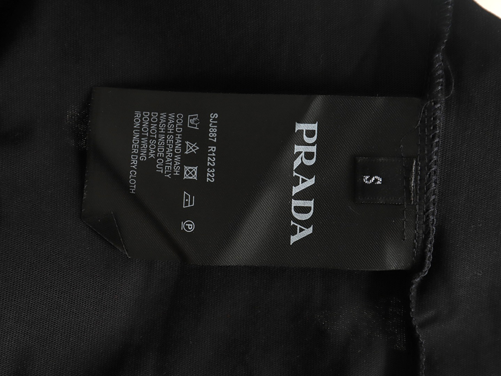 Pra*a overlapping embroidered triangle logo short sleeve tsk1