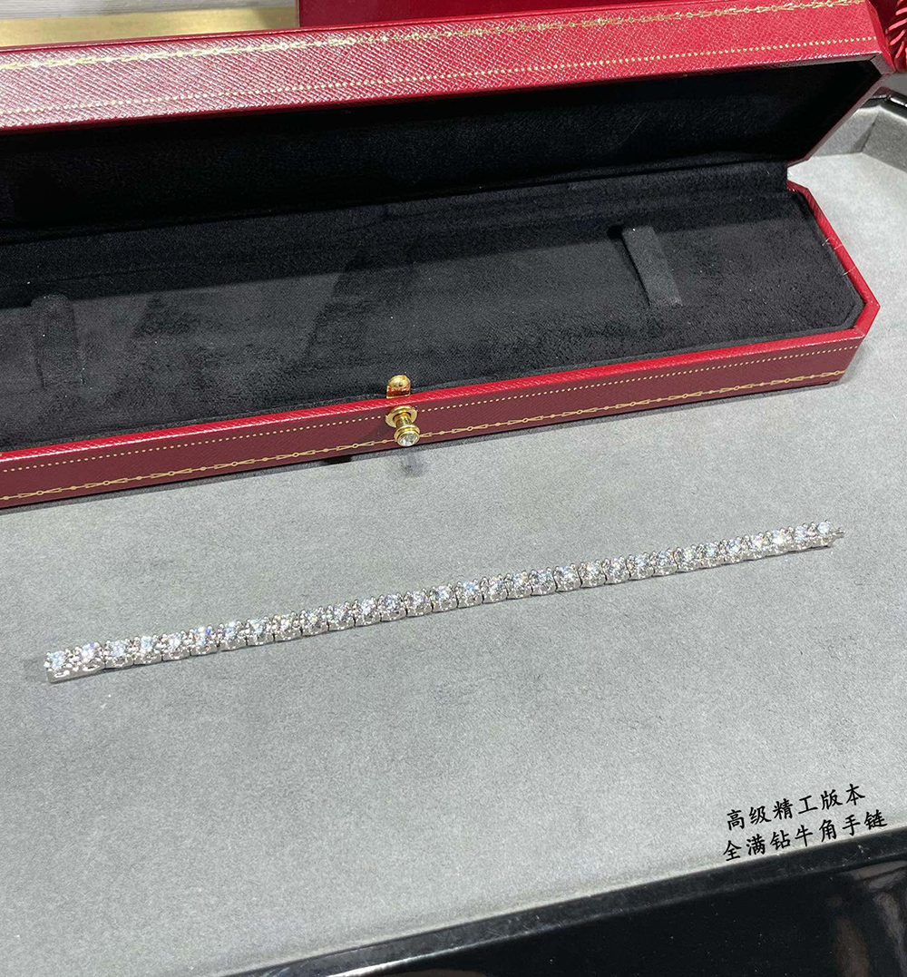 ca*t*er full Di*m*nd horn bracelet a0285