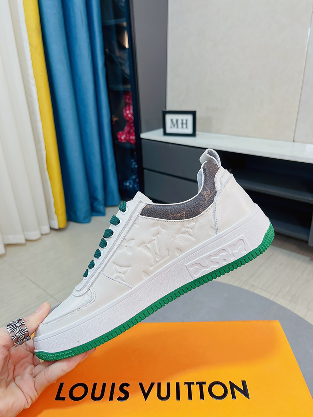 l0*is V*t0n rivoli sneskers