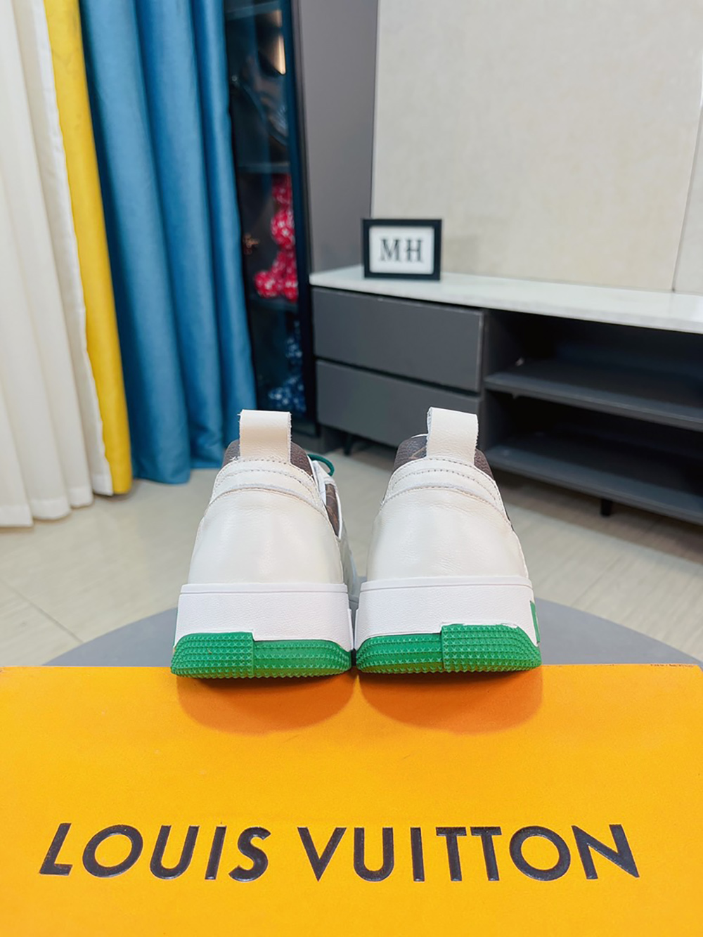 l0*is V*t0n rivoli sneskers