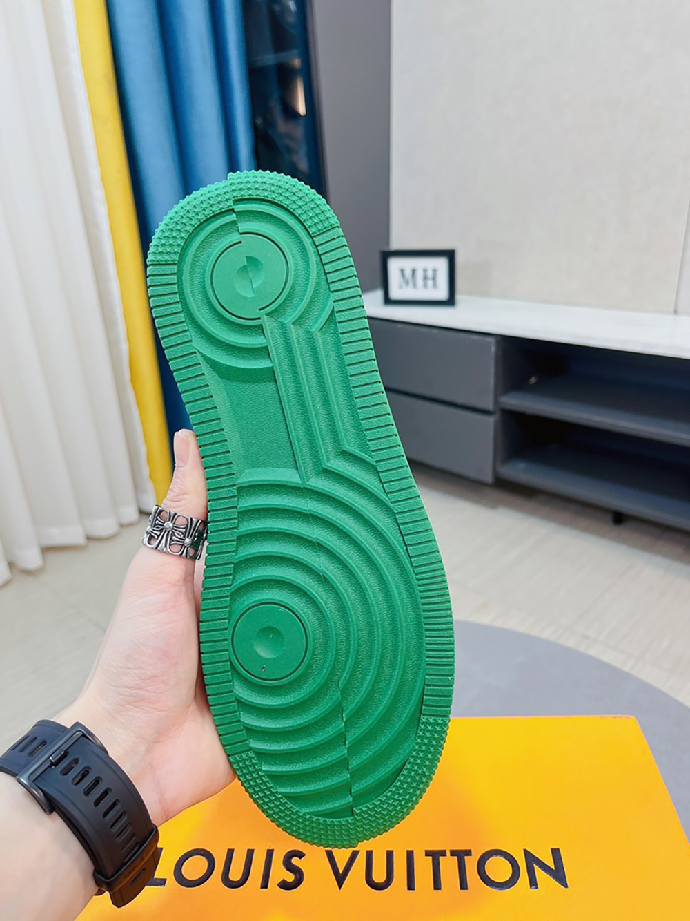 l0*is V*t0n rivoli sneskers