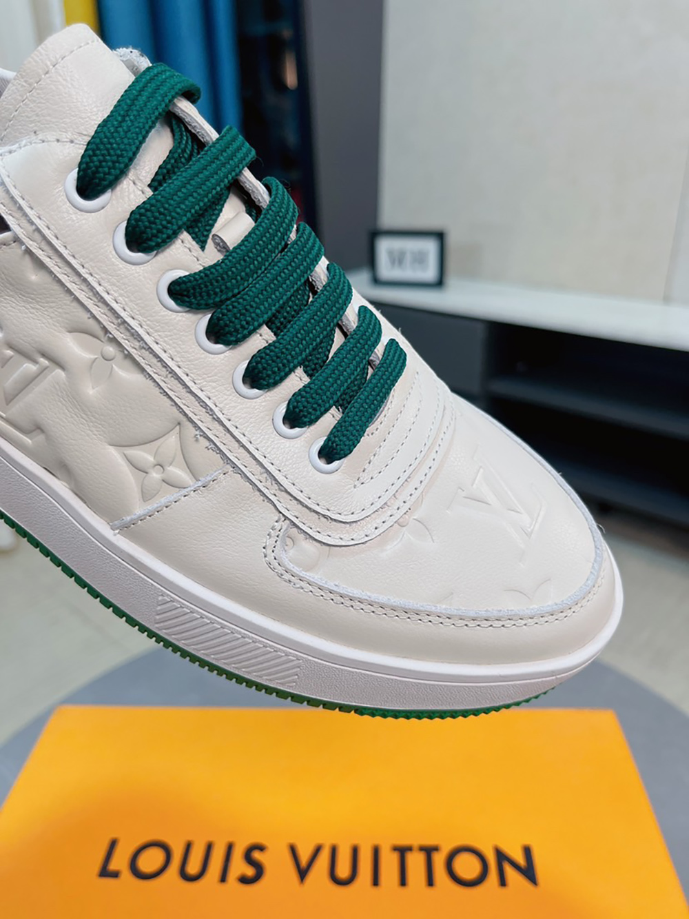 l0*is V*t0n rivoli sneskers