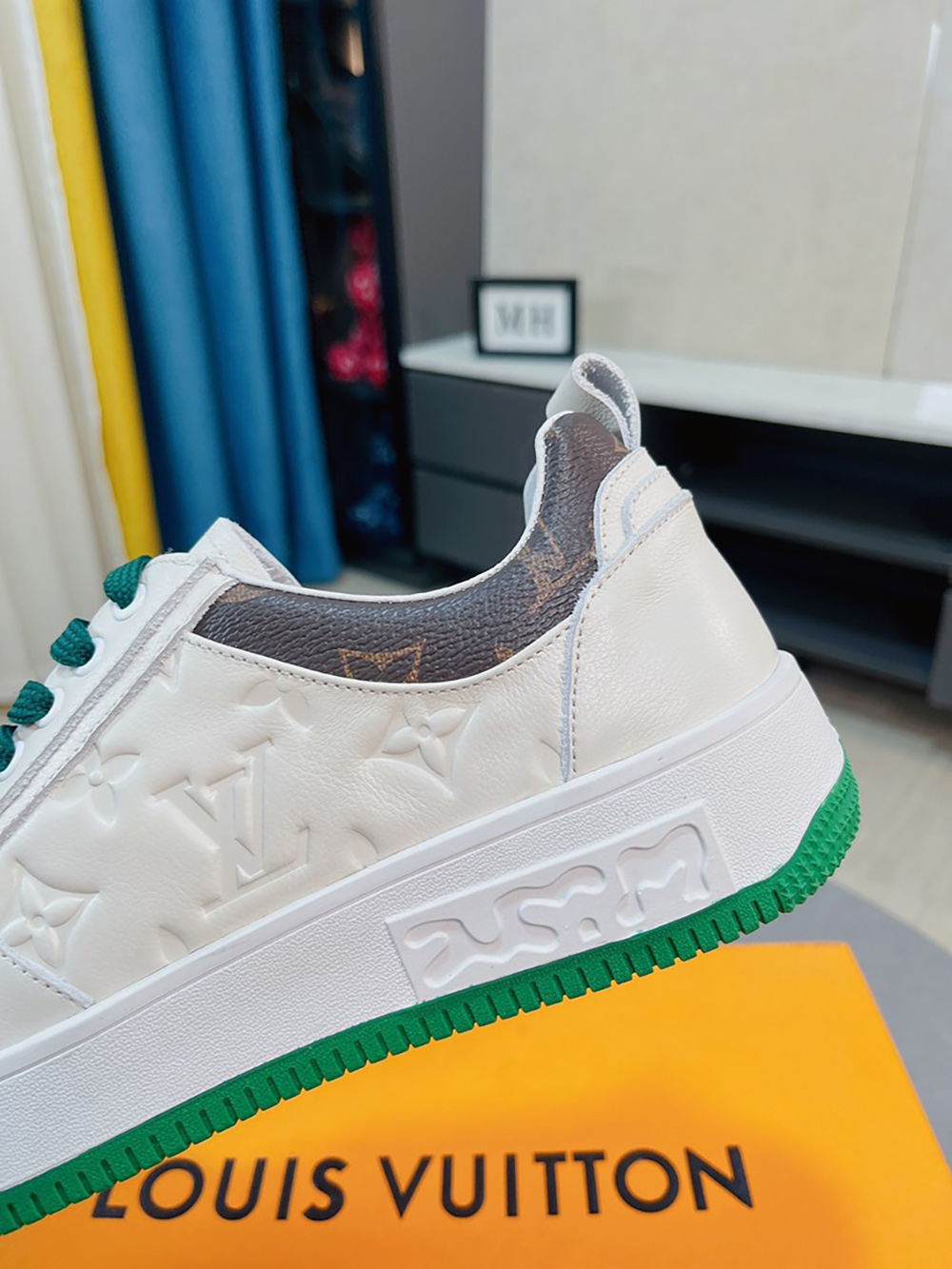 l0*is V*t0n rivoli sneskers