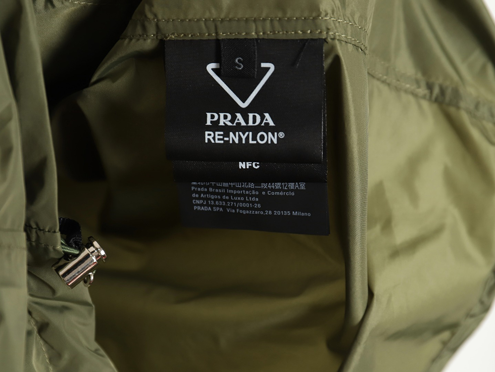 Pra*a minimalist double pocket short sleeve shirt