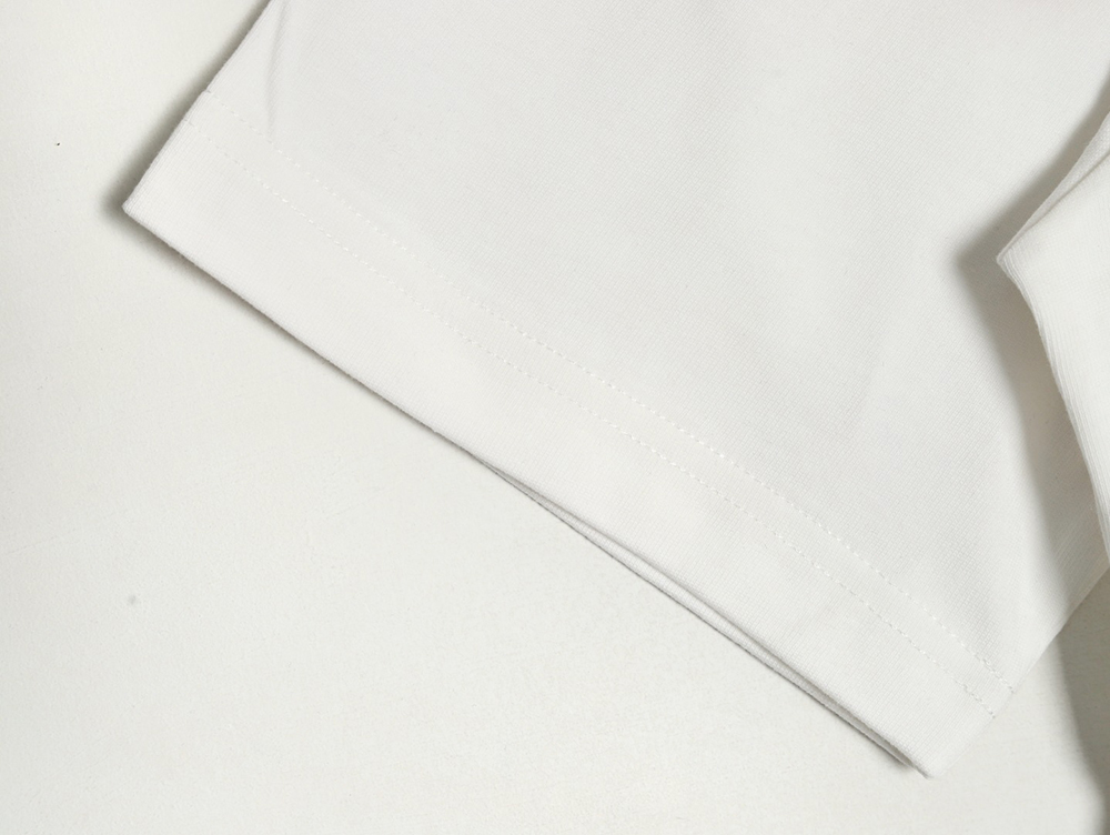 G*u*i shoulder contrast logo tassel embroidered short sleeve t-shirt