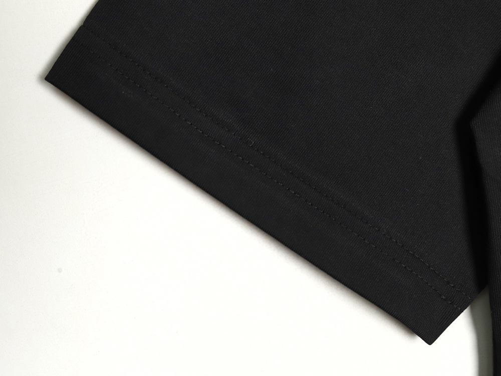 G*u*i shoulder contrast logo tassel embroidered short sleeve t-shirt tsk1