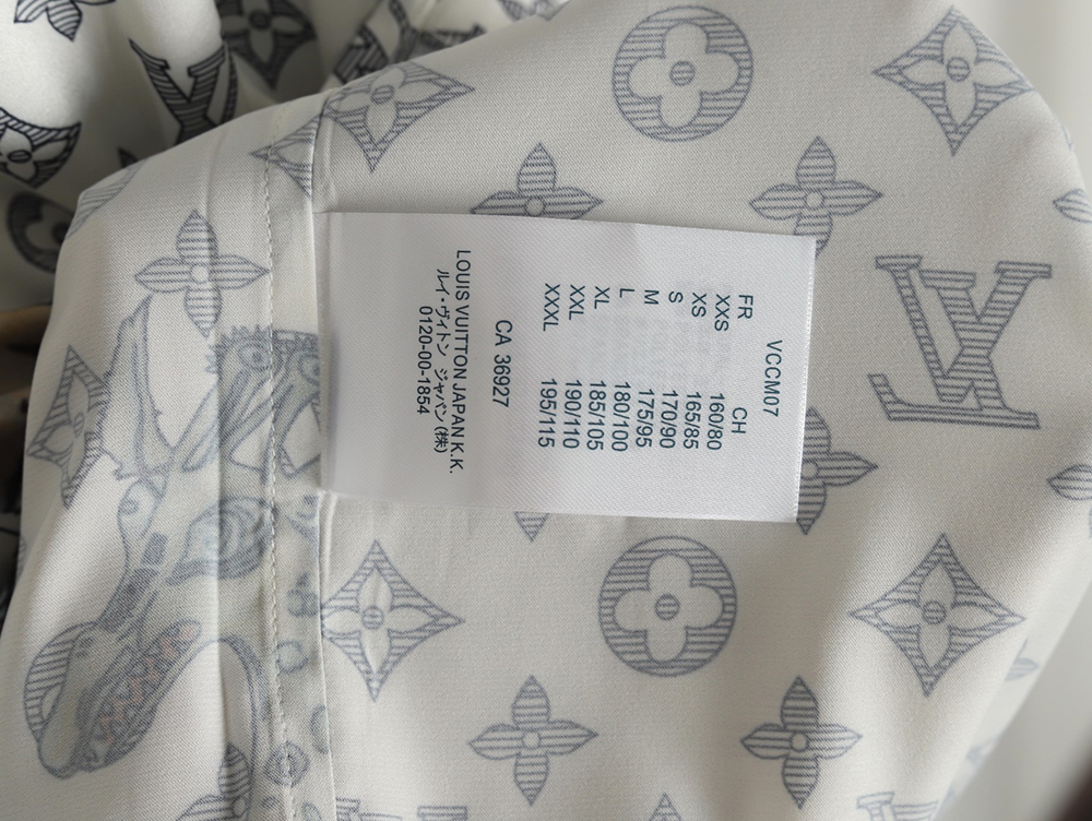 l0*is V*t0n zoo limited edition long sleeve shirt