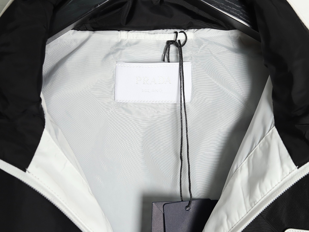 Pra*a white zipper camping hooded jacket
