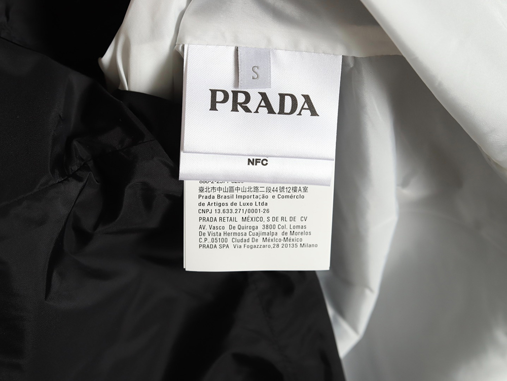 Pra*a white zipper camping hooded jacket