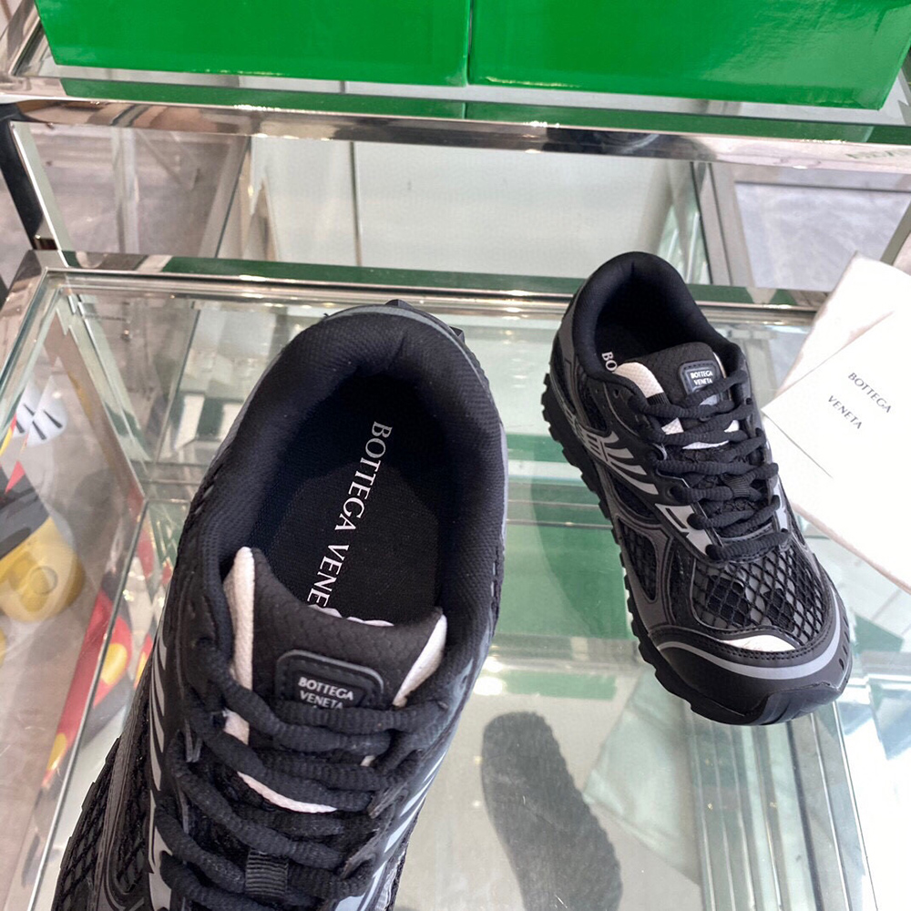 bo*te*ga Ve*ne*ta orbit runner sneaker 