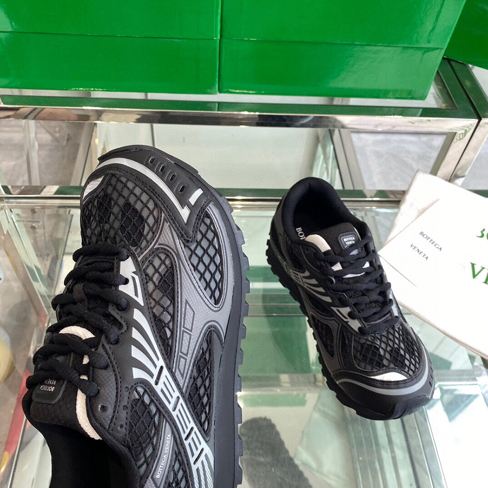 bo*te*ga Ve*ne*ta orbit runner sneaker 
