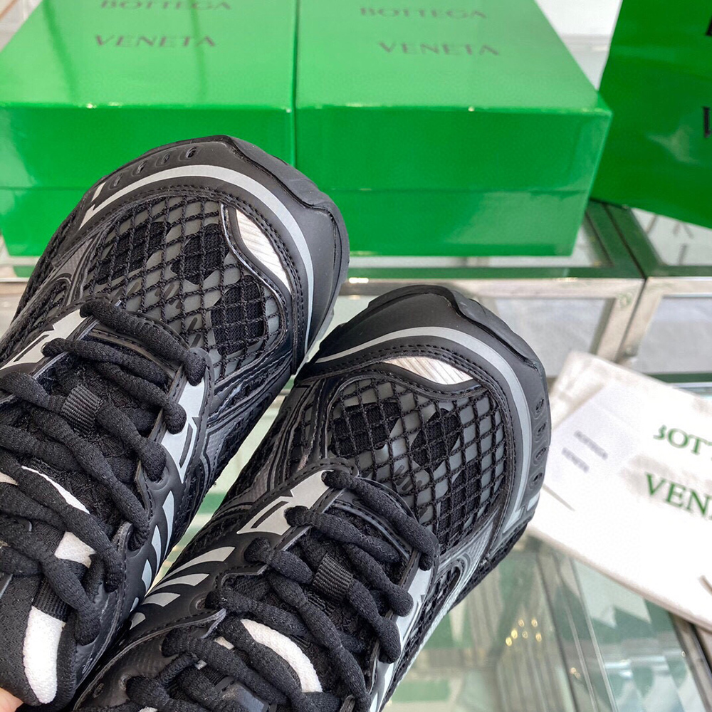 bo*te*ga Ve*ne*ta orbit runner sneaker 