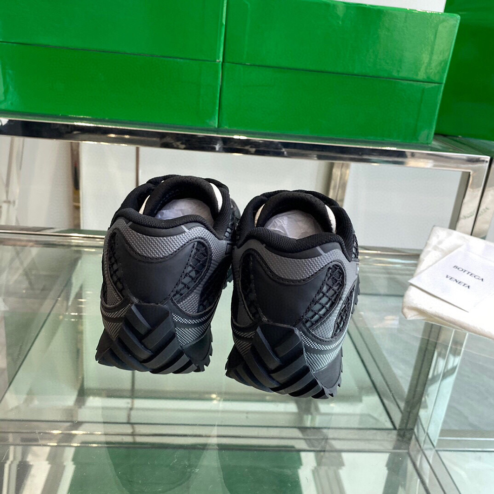 bo*te*ga Ve*ne*ta orbit runner sneaker 