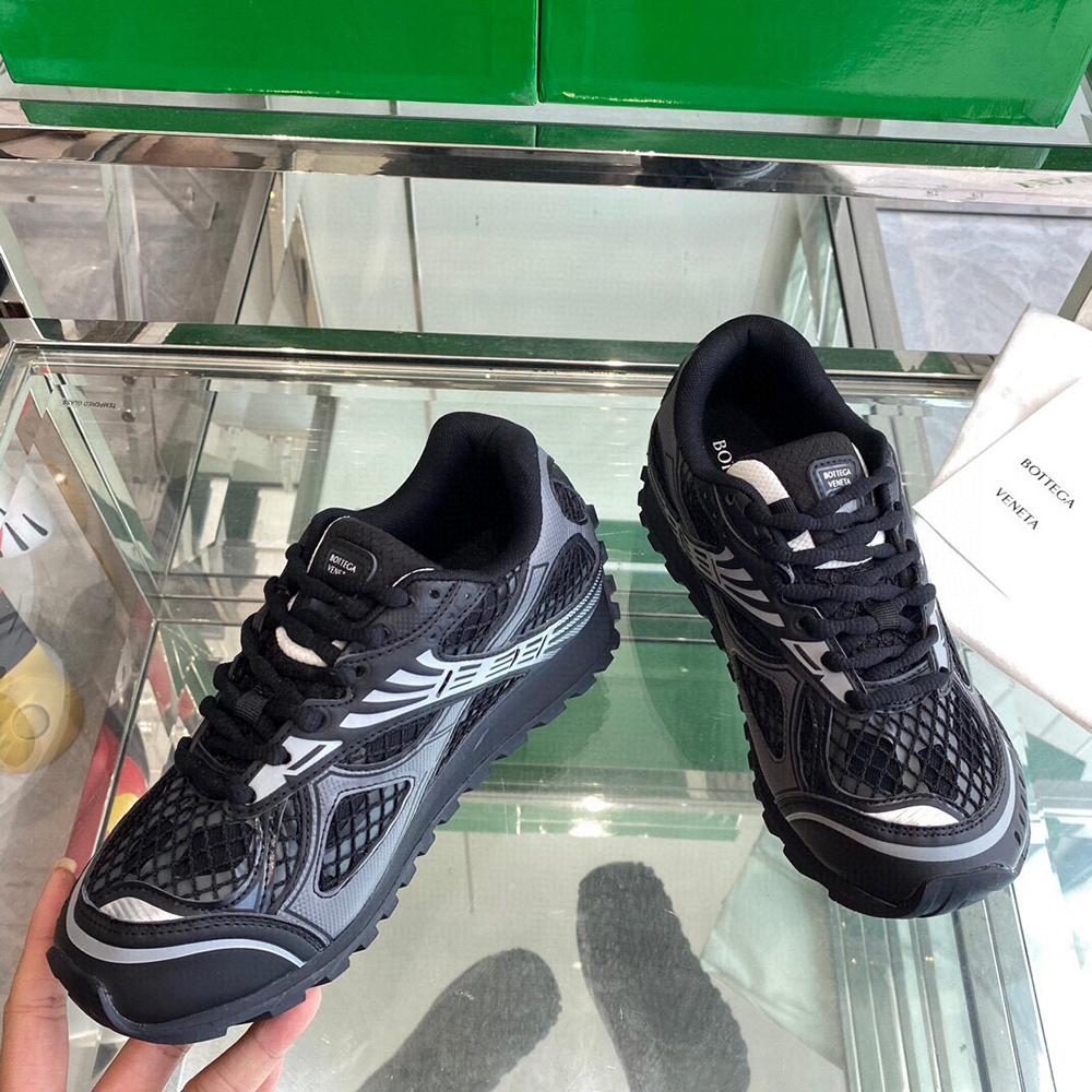 bo*te*ga Ve*ne*ta orbit runner sneaker ''black''