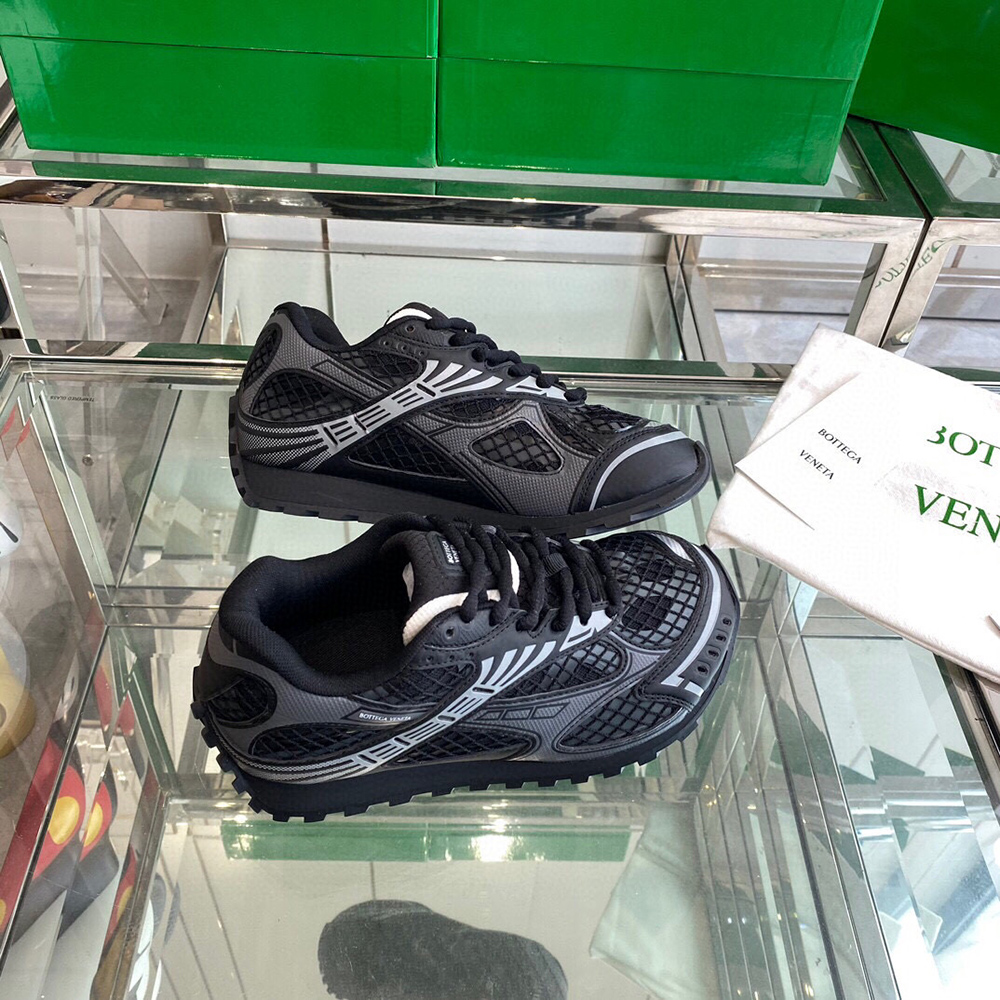 bo*te*ga Ve*ne*ta orbit runner sneaker 