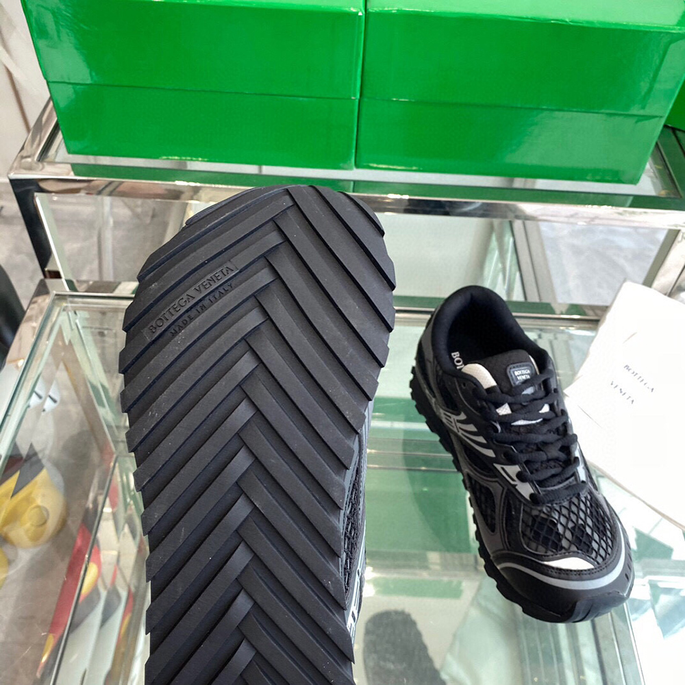 bo*te*ga Ve*ne*ta orbit runner sneaker 