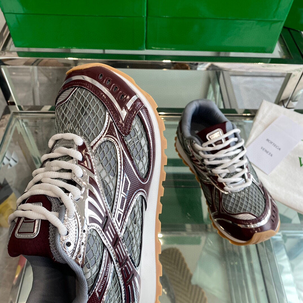 bo*te*ga Ve*ne*ta orbit runner sneaker 