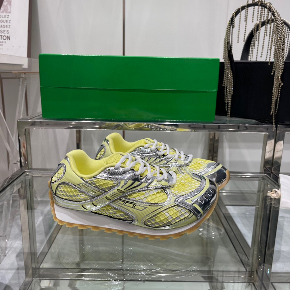 bo*te*ga Ve*ne*ta orbit runner sneaker 