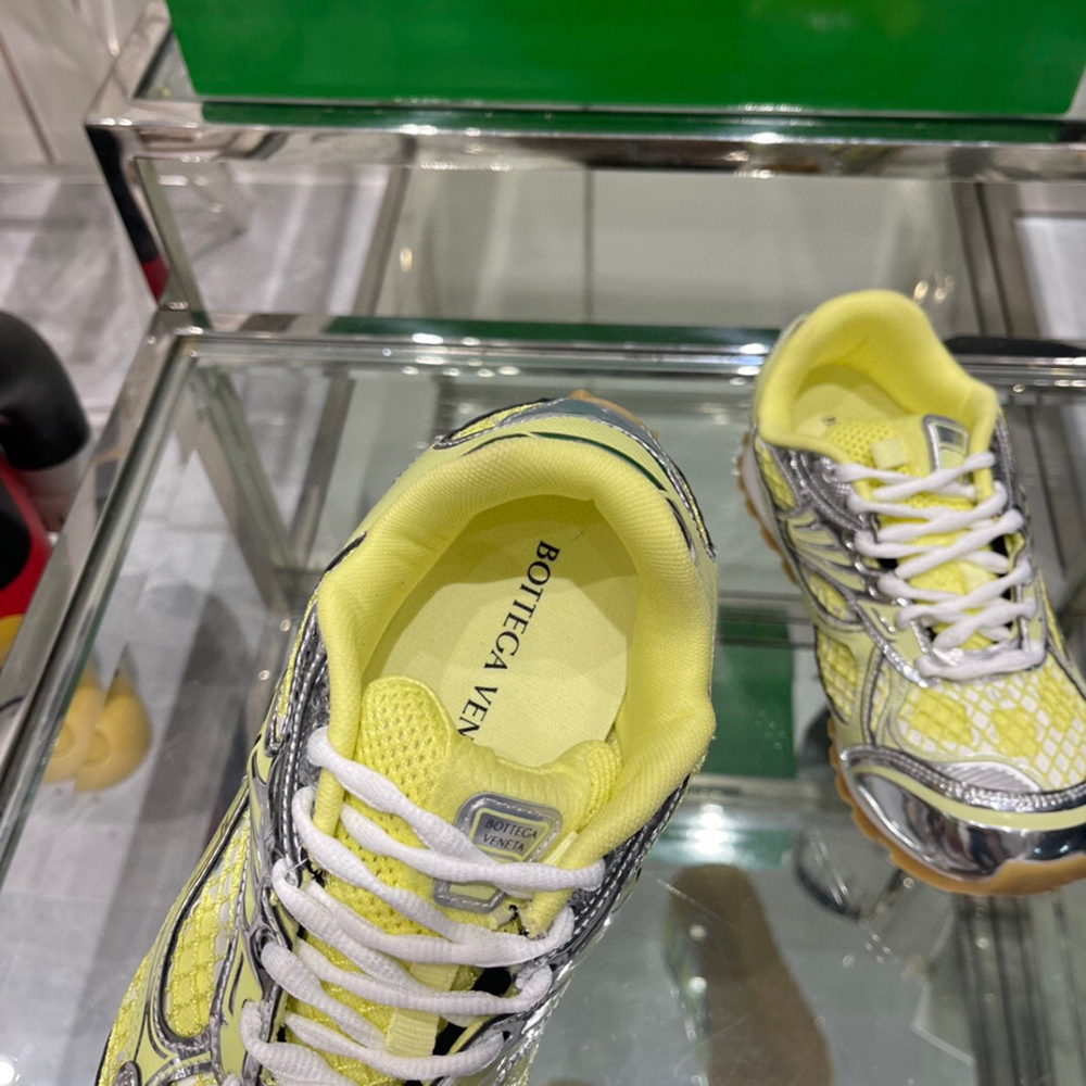 bo*te*ga Ve*ne*ta orbit runner sneaker 