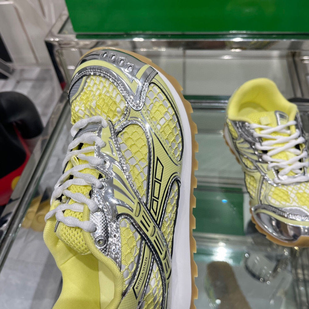 bo*te*ga Ve*ne*ta orbit runner sneaker 