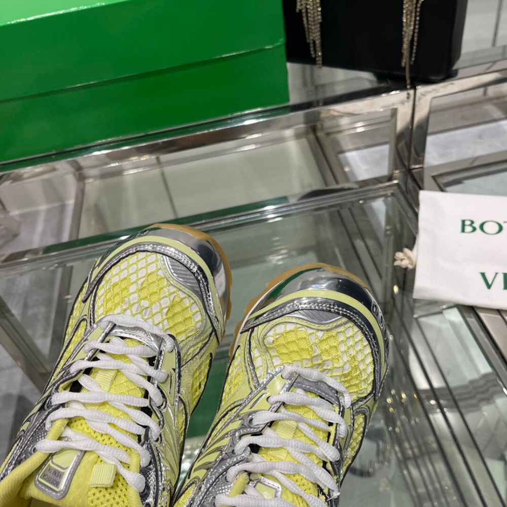 bo*te*ga Ve*ne*ta orbit runner sneaker 