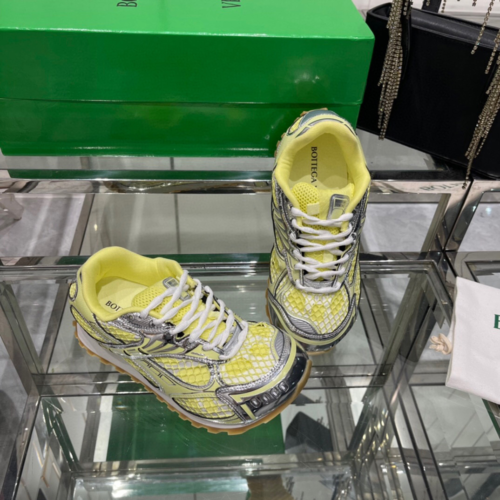 bo*te*ga Ve*ne*ta orbit runner sneaker 