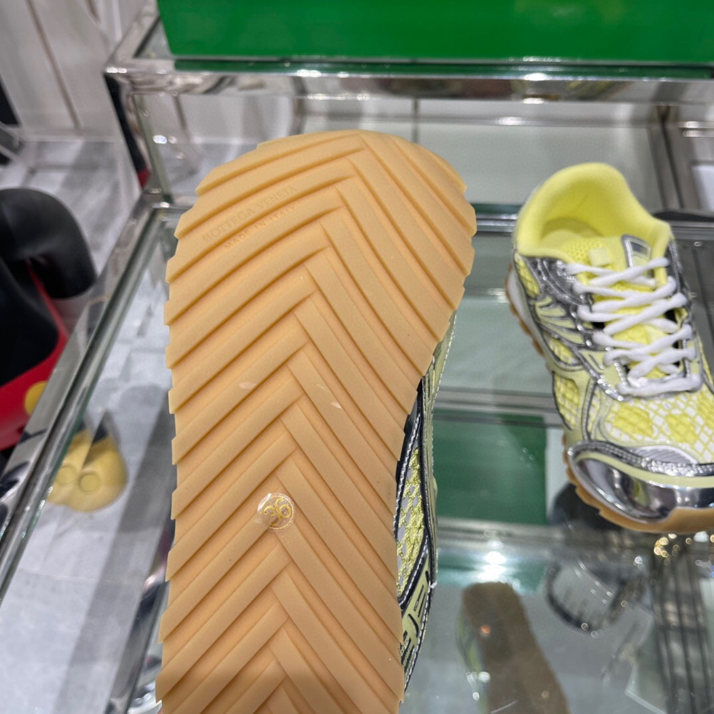 bo*te*ga Ve*ne*ta orbit runner sneaker 