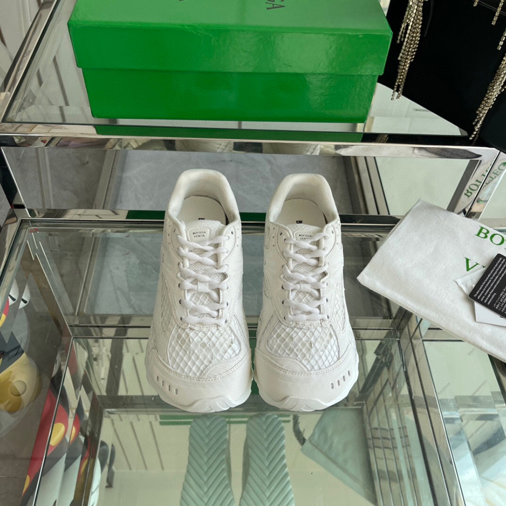 bo*te*ga Ve*ne*ta orbit runner sneaker 