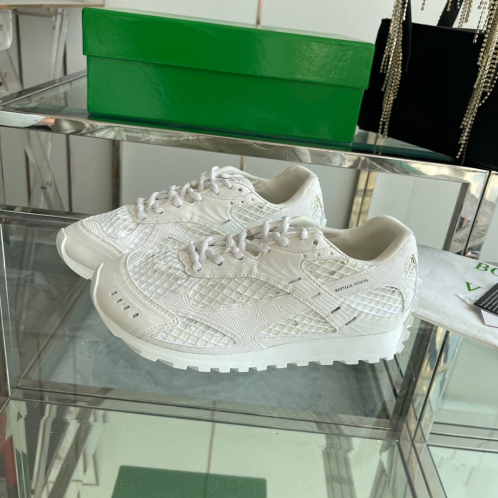 bo*te*ga Ve*ne*ta orbit runner sneaker 