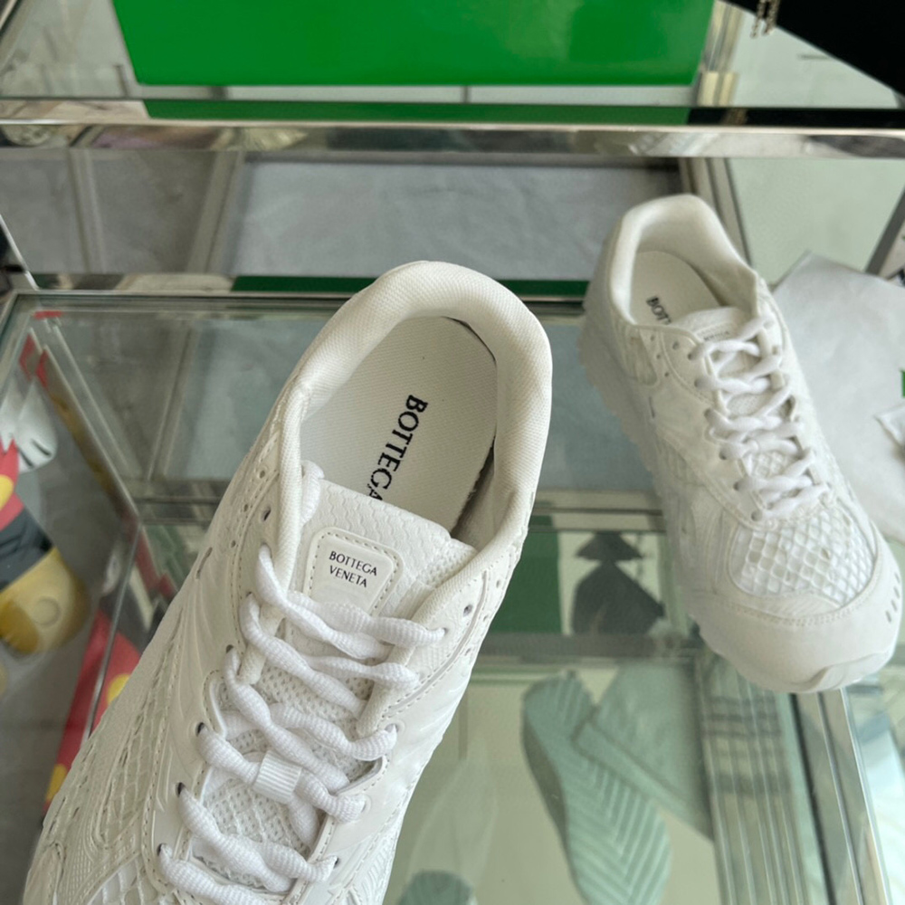 bo*te*ga Ve*ne*ta orbit runner sneaker 