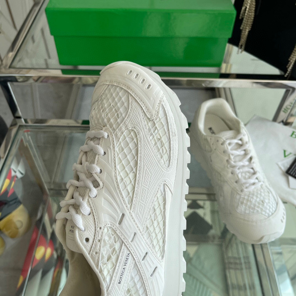 bo*te*ga Ve*ne*ta orbit runner sneaker 