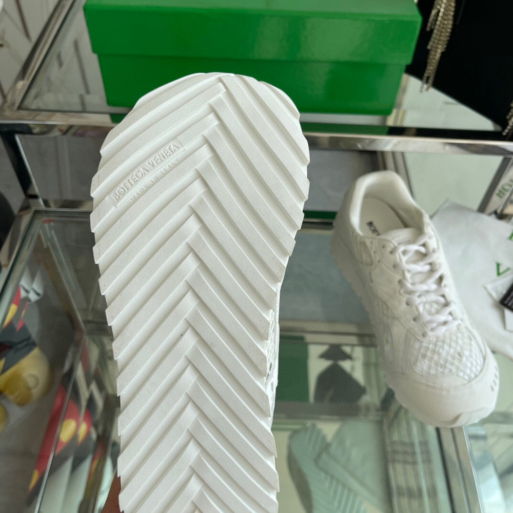 bo*te*ga Ve*ne*ta orbit runner sneaker 