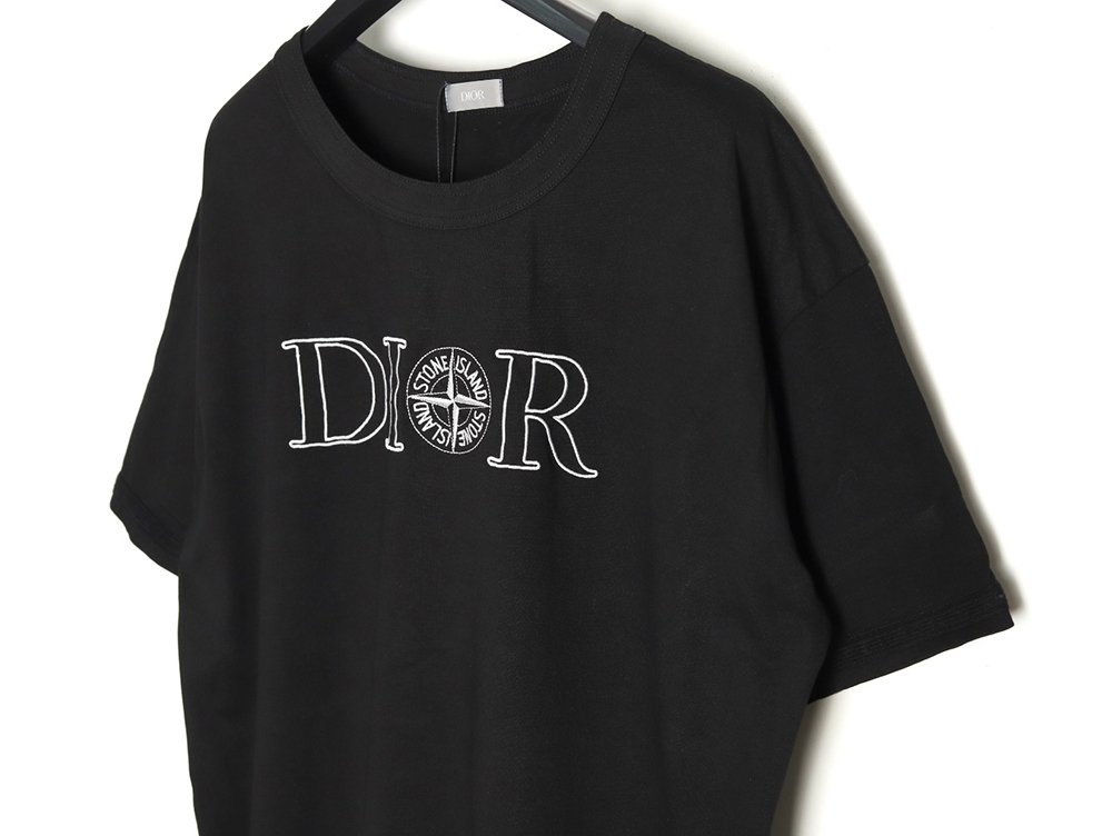D*or & stone island embroidered letter compass short sleeve t-shirt tsk1
