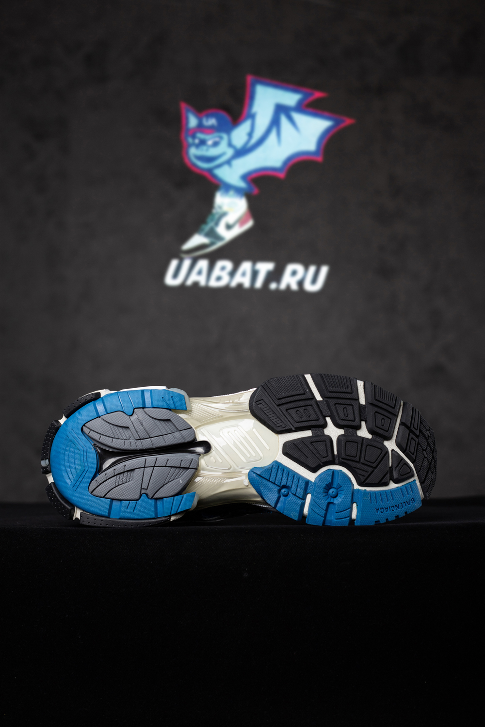 Ba*len*cia*ga runner sneaker 