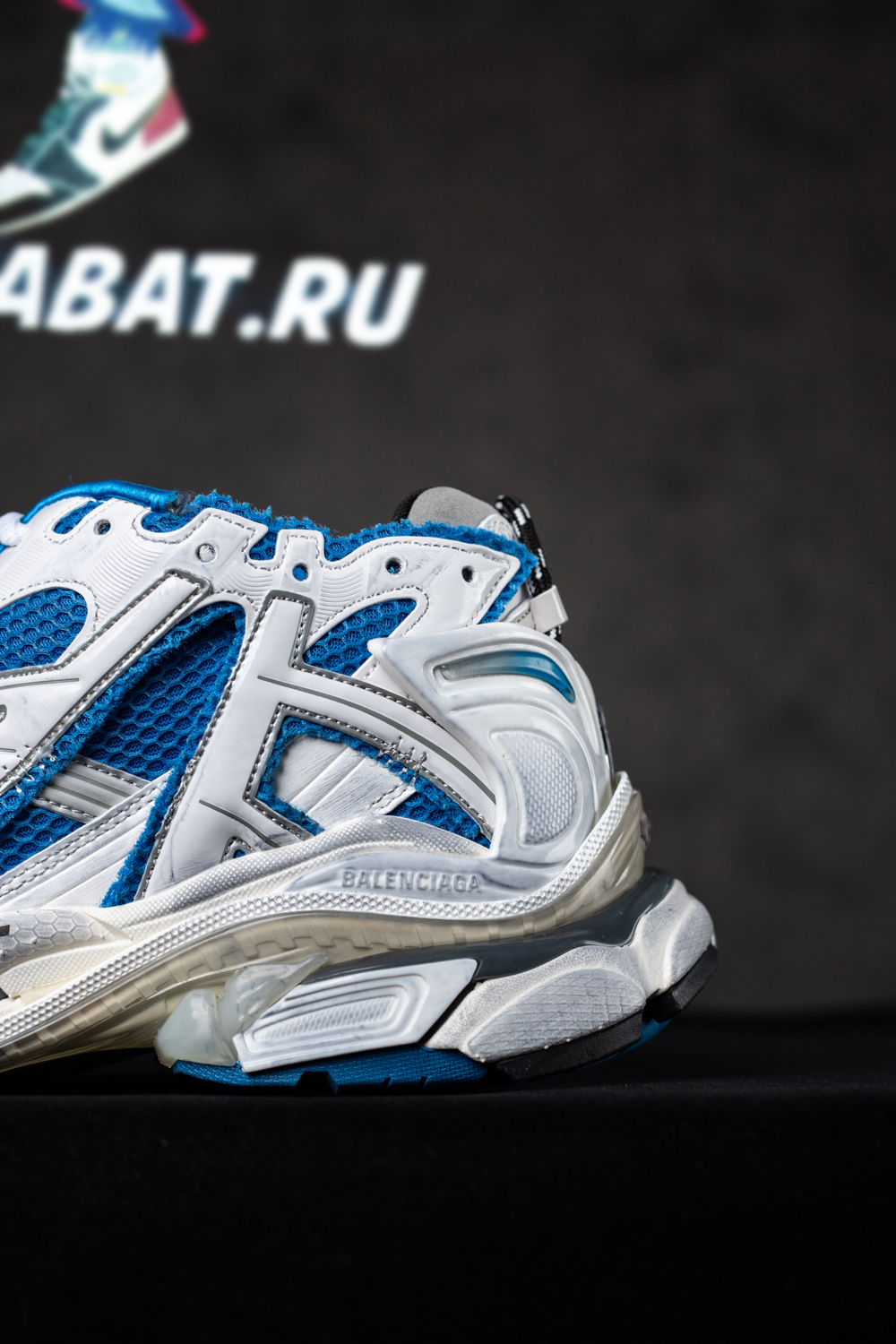 Ba*len*cia*ga runner sneaker 