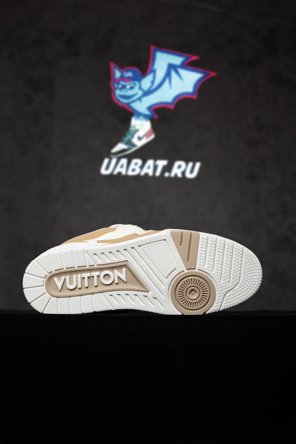 l0*is V*t0n lv skate sneaker beige white