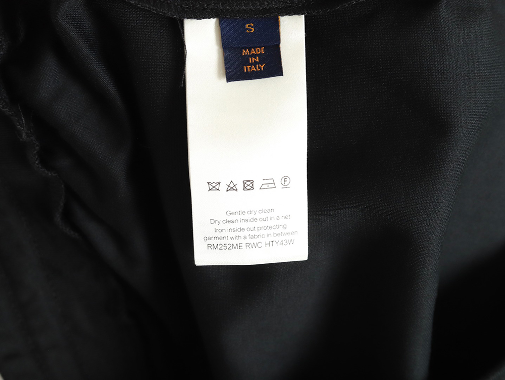 l0*is V*t0n rhinestone-embellished knitted shorts