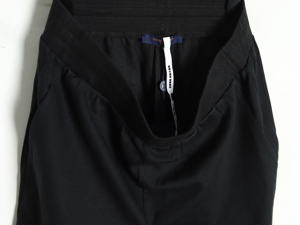 l0*is V*t0n rhinestone-embellished knitted shorts