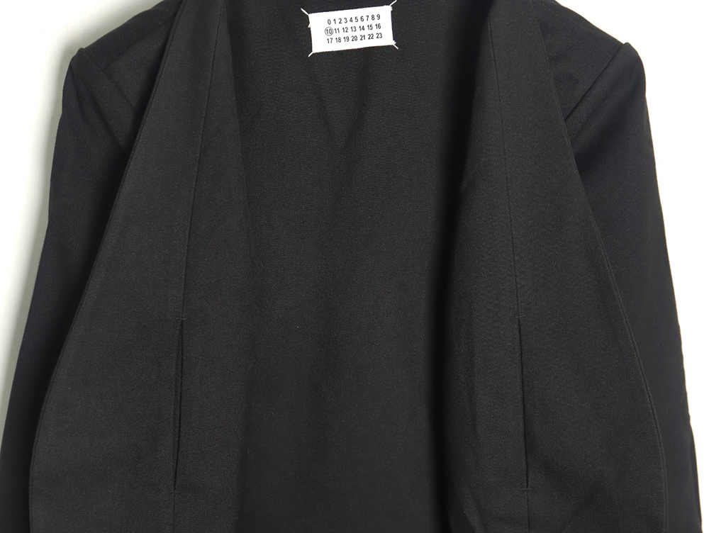 ma*s*n Ma*i*la collarless silhouette suit jacket