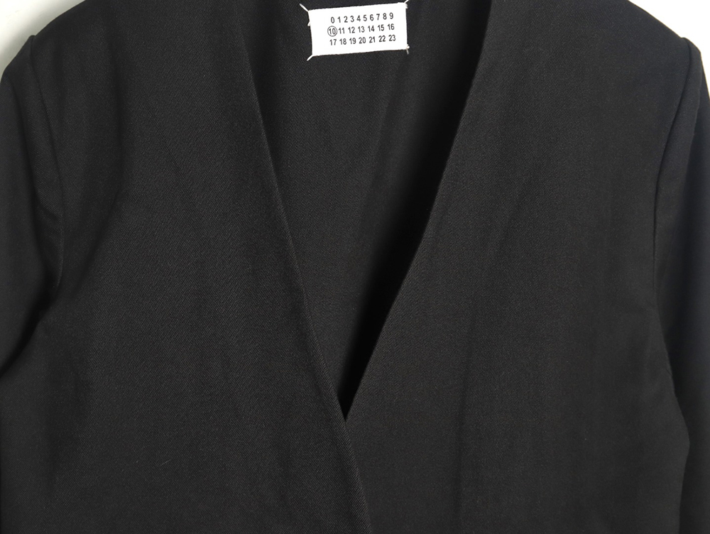 ma*s*n Ma*i*la collarless silhouette suit jacket